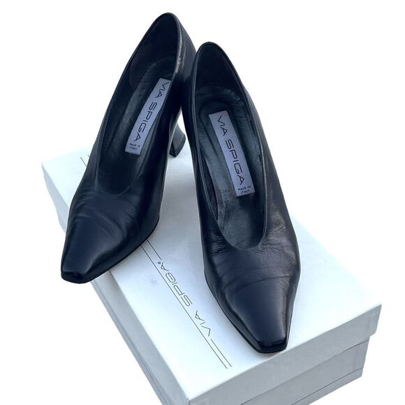 Via Spiga Black Leather Slip-On 3" Pump w/Hourglass Heel Perfect Condition 7.5AA - Picture 2 of 12